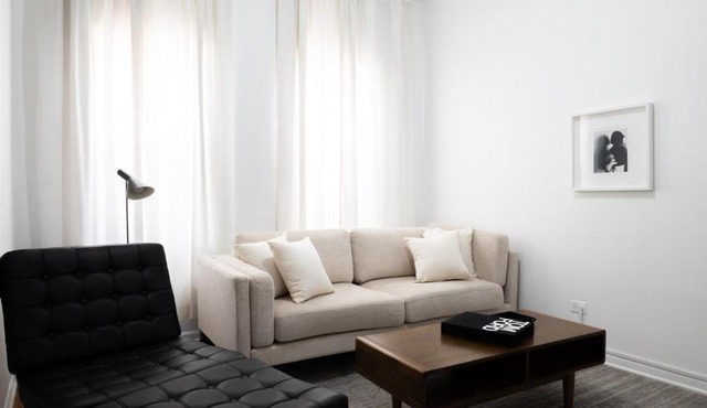 FRONTDESK Updated 1BR Apt in River West