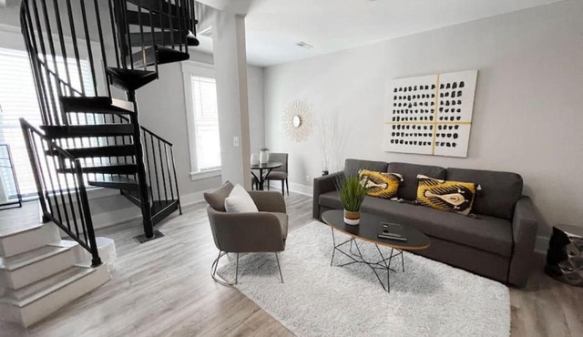 Full Building Huge Downtown Retreat Walkable to Everything