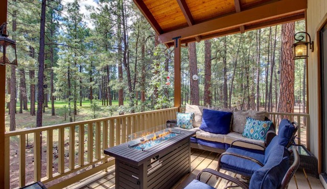 Game Room, Fire Pit, Deck: Remodeled Pinetop Cabin