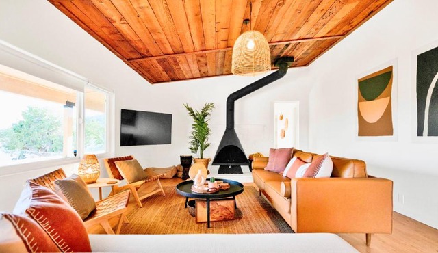 GanEden! Peaceful getaway Firepit, spa, yoga studio, fire pit, Joshua Tree
