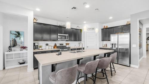 Glendale 4br, near by State Farm, LA Dodgers, Glendale Arena & Luke Air Force Base