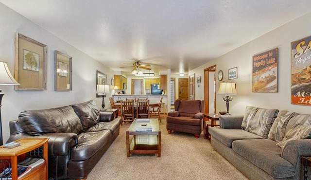 Golf Course Retreat - Pool Access Lake Views