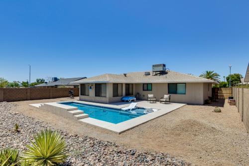 Golfer's Oasis! 55+ Sun City West Retreat w/Pool