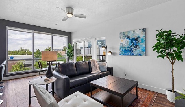 Gorgeous Central City 2BD 2BA