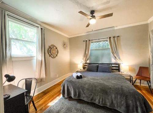 Gorgeous cottage downtown COS pet friendly