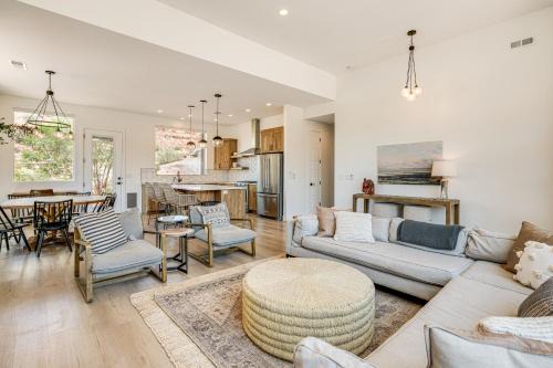 Gorgeous Kanab Home: Canyon Views & Pool Access!