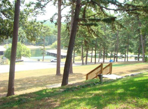 GR7 - Mountain Harbor Queen Guest Room on Lake Ouachita