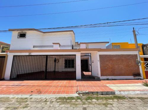 Gran Casa lomas a 5 min de playa y malecón