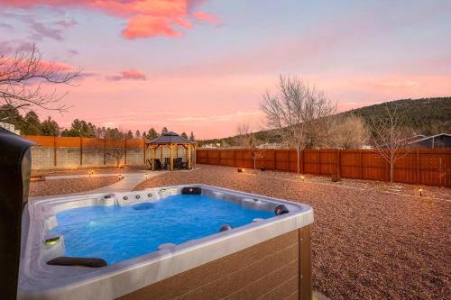 Grand Canyon Basecamp Hot Tub 4 King Beds