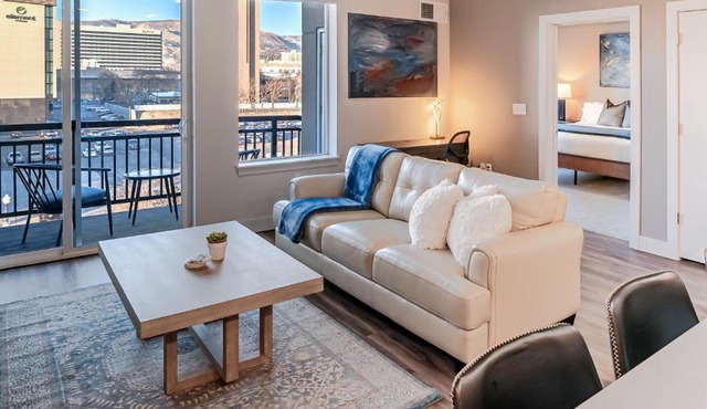 Grand convention centre 1BR- Fireplace,HotTub,Pool