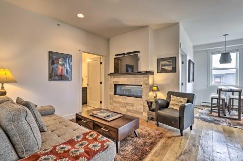 Grand Lake Condo w/Balcony & Mountain Views