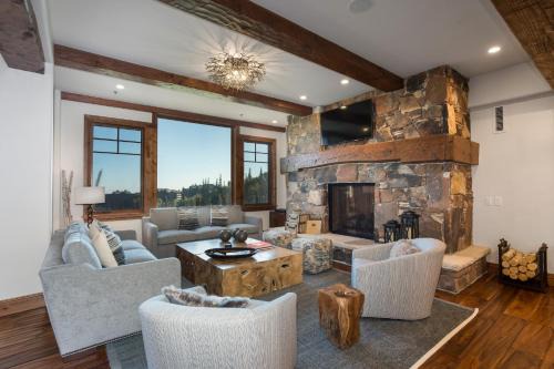 Grand Lodge - 3-Bedroom Deluxe #408 - Ski-in out