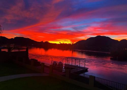 Grand Sand Riverfront, private beach & boat dock