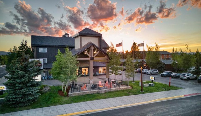 Gray Wolf Inn & Suites