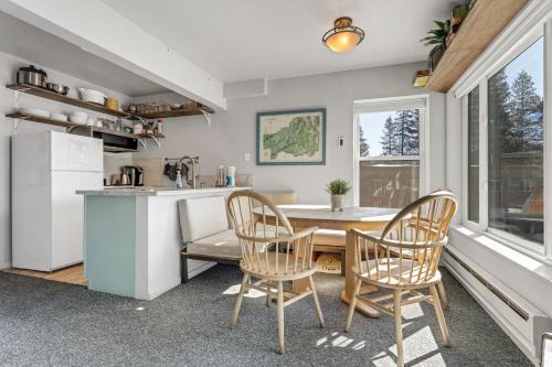 Great Location Corner Condo - Tamarack #10 Pets Ok