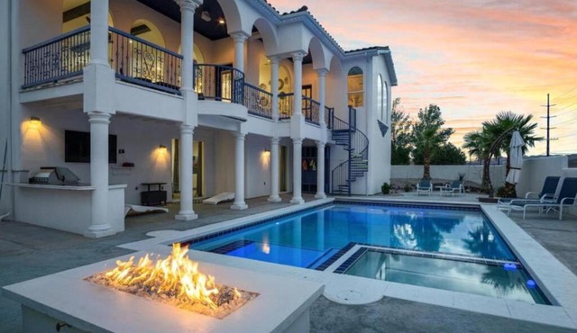 Greek Goddess, Private Heated Pool and Hot Tub
