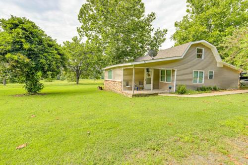 Greers Ferry Home w/Fire Pit Near Shiloh Marina!