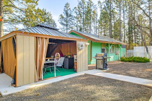 Grill, Fire Pit: Pet-Friendly Lakeside Cottage!