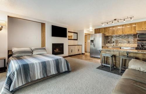 Ground Floor - Riverfront Studio