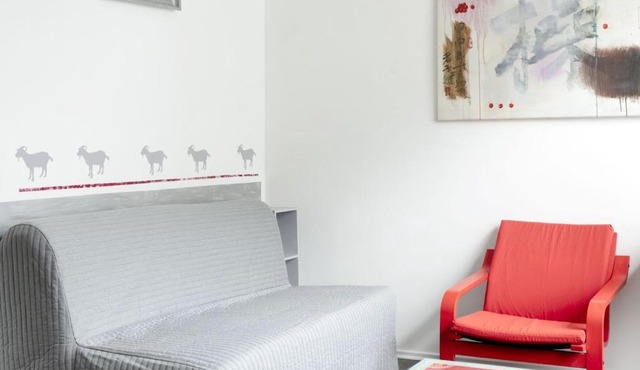 GROUNDfloor with private entrance, 55 sqm, 4 beds