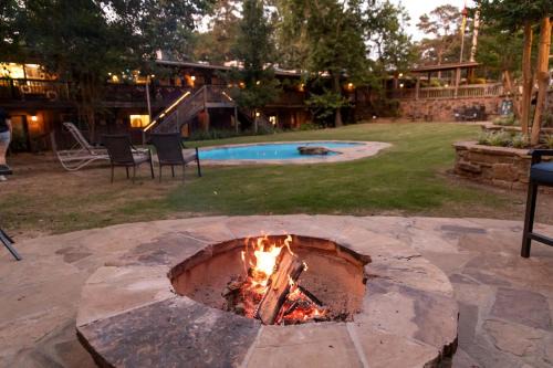 Group Cottage with Jacuzzi and Pool Incredible for Lake Water Sports in Mount Ida, Arkansas