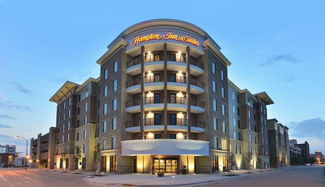 Hampton Inn & Suites Des Moines Downtown