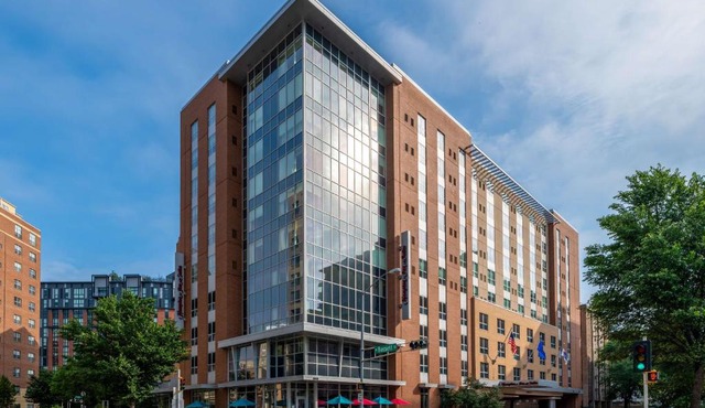Hampton Inn & Suites Madison Downtown
