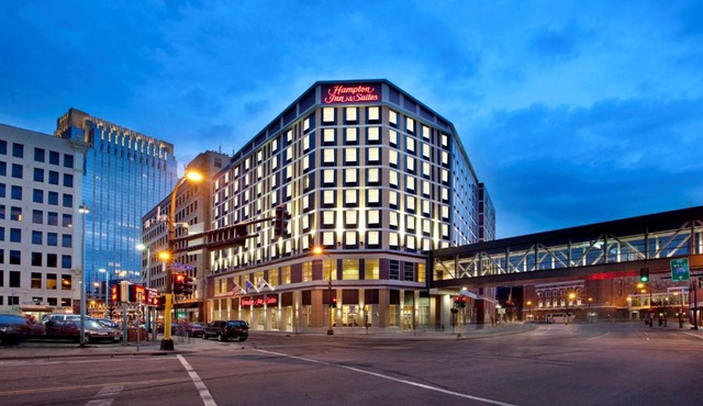 Hampton Inn & Suites - Minneapolis/Downtown