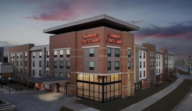 Hampton Inn & Suites Omaha-Downtown