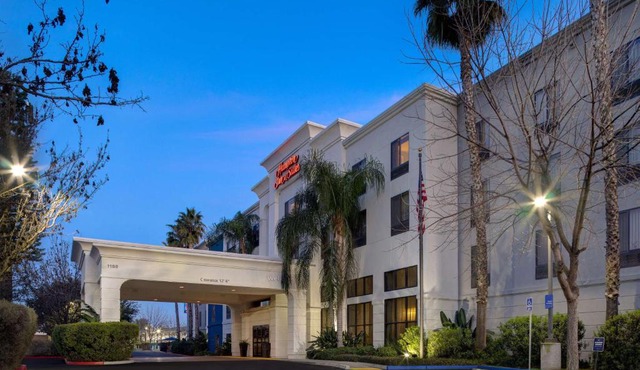 Hampton Inn & Suites Tulare