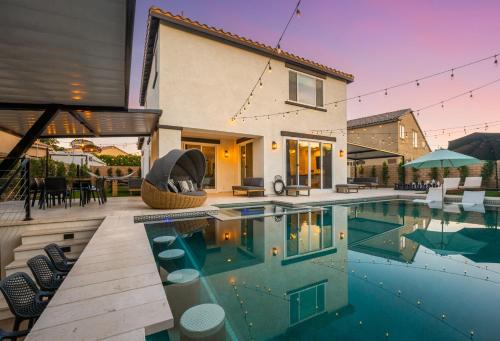 Happy Elephant Multi-family Pool & Games Retreat