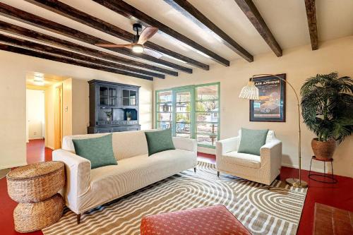 Hawthorne Manor - 3BD in Central Tucson with Patio
