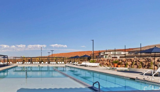 Heated Pool & Pickleball - Spacious & Immaculate Home