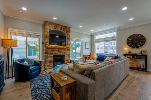 Heavens Gate LS48 Ski Retreat Hot Tub & Views