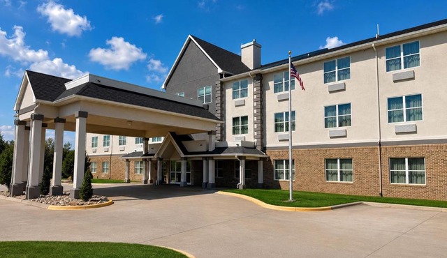 Heritage Hotel and Suites
