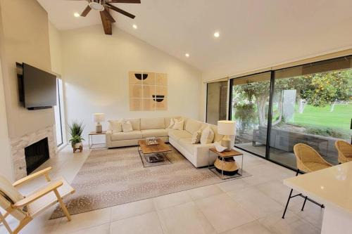 High-End Mid-Century Condo on the golf course