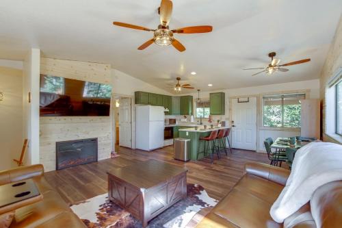 High Noon Hideaway: Zion Cabin w/Fire Pit!