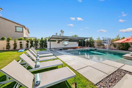 High Noon - New, Incredibly designed Pool Home