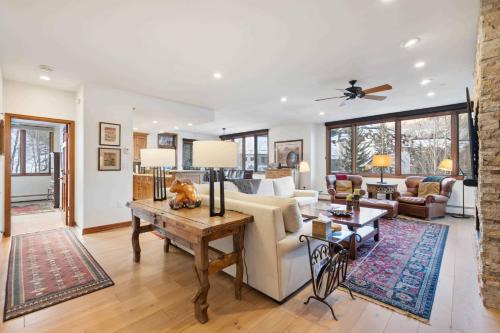 Highlands Lodge 303 by East West Hospitality