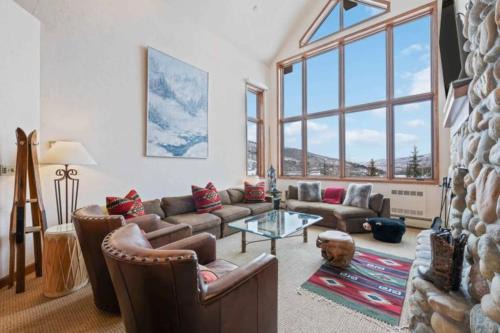 Highlands Lodge 401 by East West Hospitality