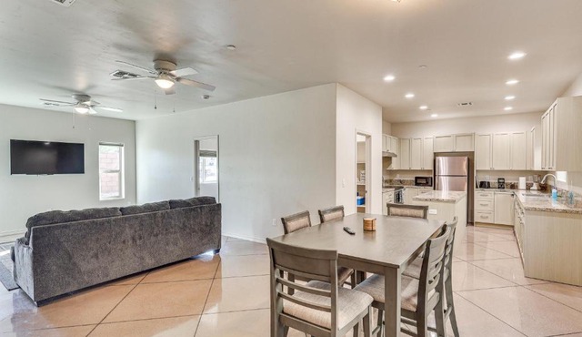 Hike & Explore: Apt 3 Mi to Lake Havasu & Dtwn!