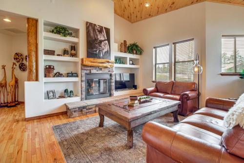 Hike & Explore: Show Low Gem w/Deck & Grill!