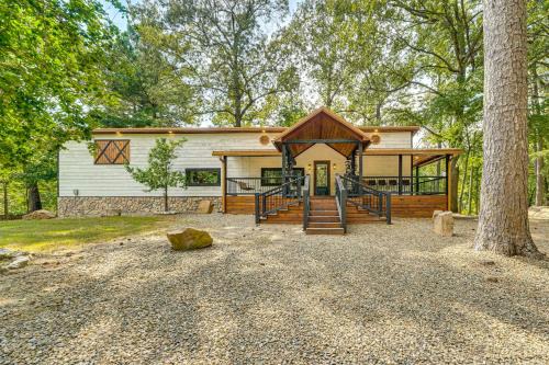 Hike, Fish & Unwind: Cabin w/Yard in Broken Bow!