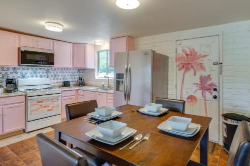 Hike, Golf & Dine: Tucson Retreat w/Mtn Views!