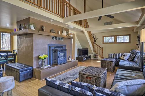 Hike & Relax Fireside: Dog-Friendly Gem in Payson!