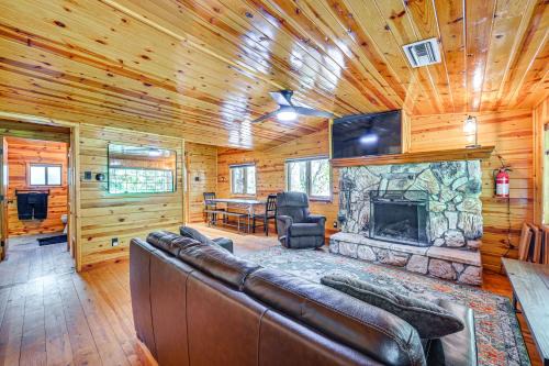 Hike & Snow Play! Creekside Cabin in Payson