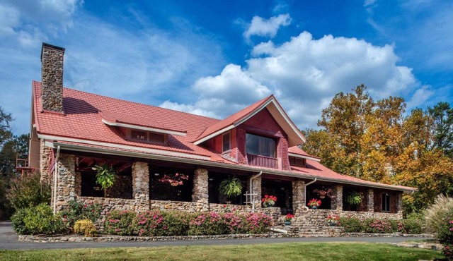 Hilltop Manor B&B
