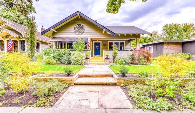 Historic Craftsman Yard Patio & Fireplace