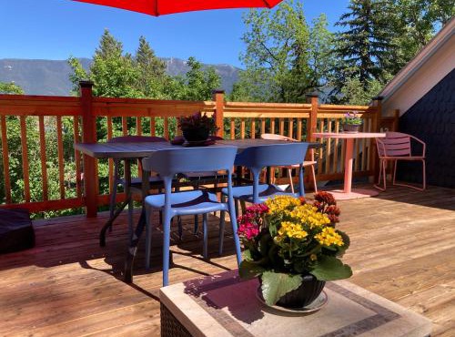 Historic Glacier Getaway with Spectacular Views-20mins to Glacier National Park-10mins to airport and walkable to downtown!