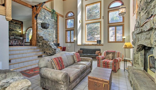 Historic Helena Retreat - Near Dtwn & Mt Helena!